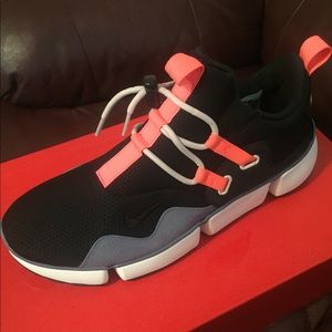 Nike pocketknife DM